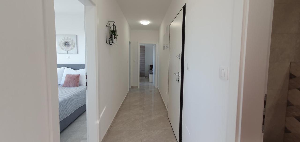Seahorse Luxury Apartment With Pool And Sea View Novalja Eksteriør billede