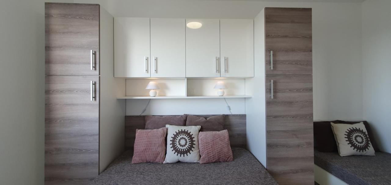 Seahorse Luxury Apartment With Pool And Sea View Novalja Eksteriør billede
